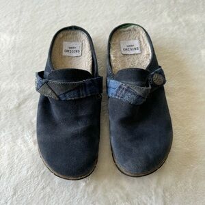 Earth Origins Warm Lined Suede Essential Eloise Clogs in Blueberry